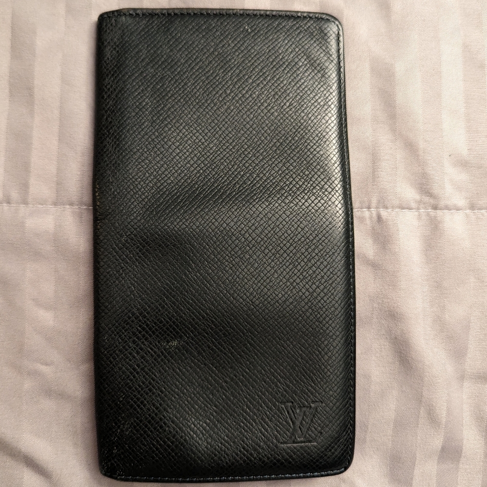 Lv green leather taiga wallet